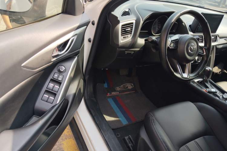 Used Mazda CX-4 2018 2.0L Automatic Two-Wheel Drive Blue Sky Dynamic Version China V Standard
