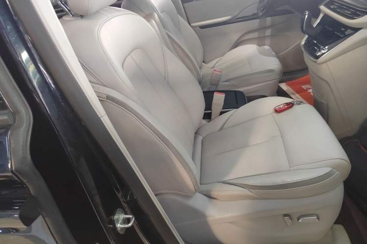 Used Buick GL8 2023 ES Lu Zun Deluxe and Yue Edition