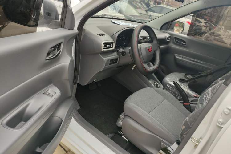 Used Wuling Hongguang New Energy 2024 All-Electric Model 300KM Practical Version
