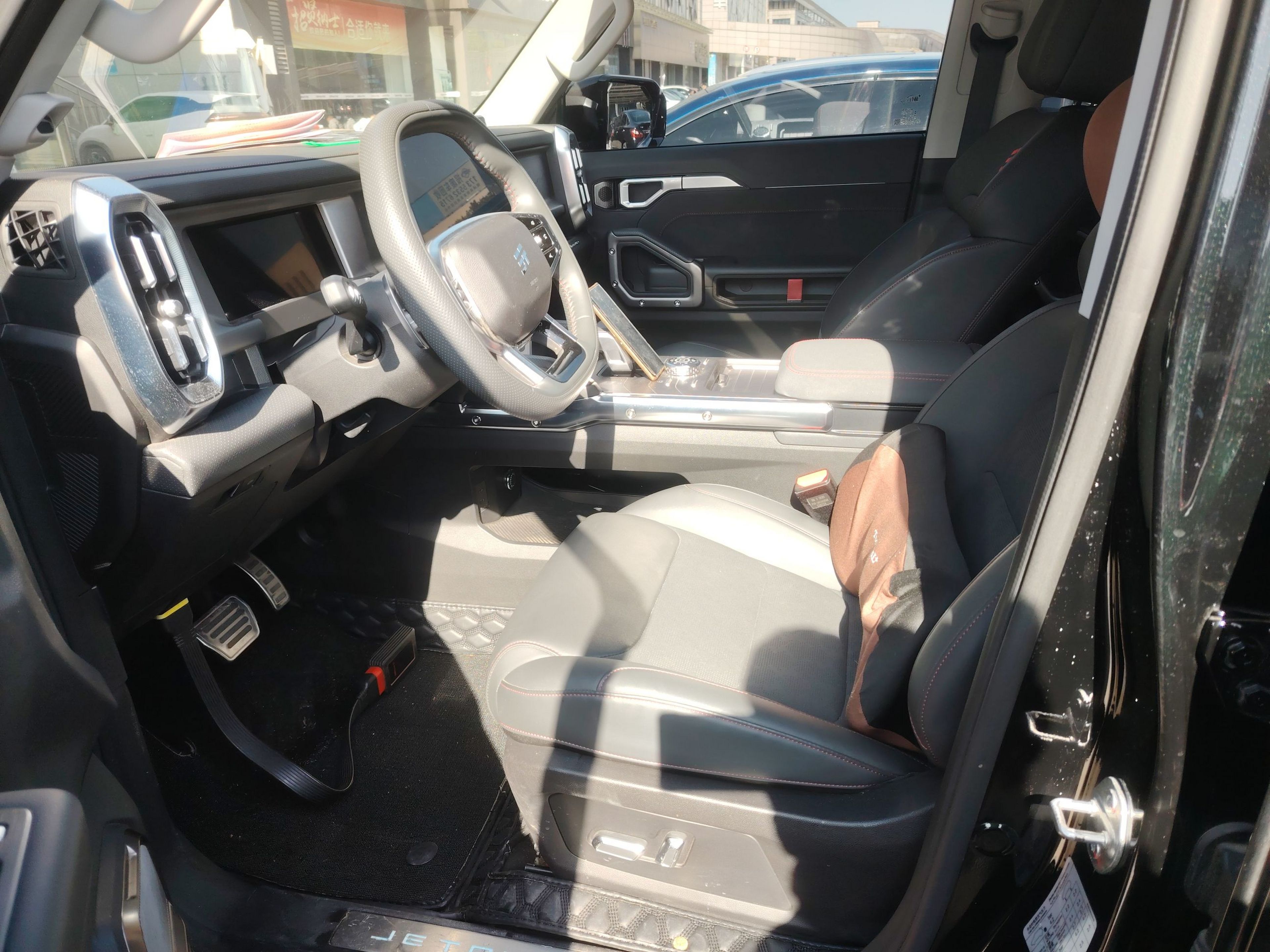 المقاعد الأمامية داخل السيارة