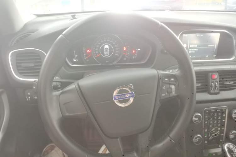 Used Volvo V40 2016 T3 Smart Edition
