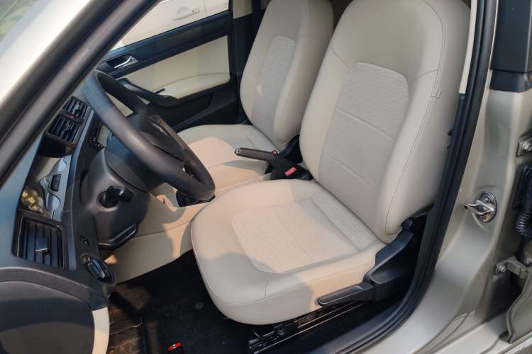 Used Skoda Rapid 2013 1.6L Manual Smart Selection Model
