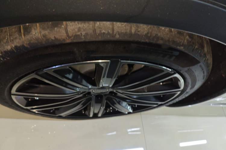 Used Hima Luxeed R7 2024 All-Electric 802 km Max
