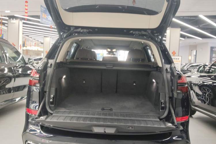 Used BMW X5 2023 xDrive 30Li Luxury M Sport Night Edition Package
