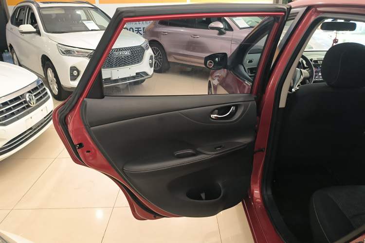 Used Nissan Tiida 2016 1.6L CVT Cool Dynamic Edition
