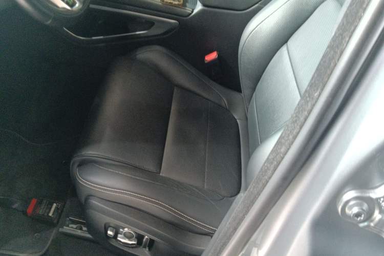 Used Jaguar F-PACE 2021 250 PS R-Dynamic SE
