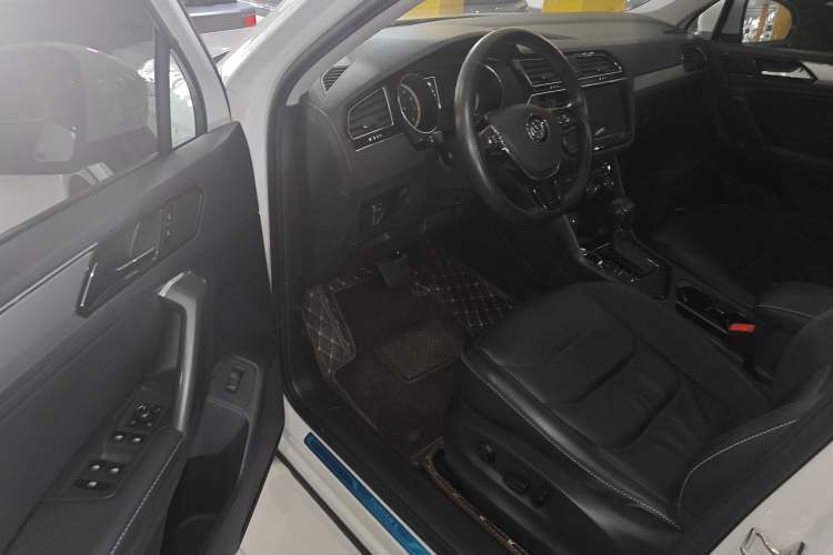 Used Volkswagen Tiguan L 2019 Revised 330TSI Automatic Two-Wheel Drive Smart & Luxury Edition China VI Standard
