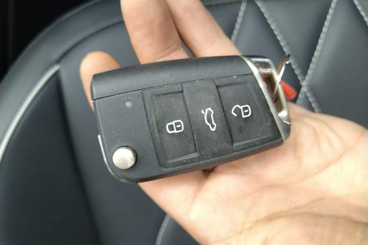 Used Volkswagen Tiguan L 2024 Outstanding Model 330TSI Automatic Two-Wheel Drive R-Line Dragon Glory Edition
