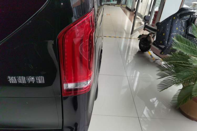 Used Mercedes-Benz V-Class 2021 V 260 Avantgarde Edition
