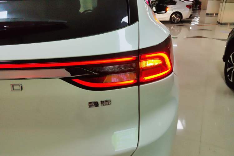 Used  Lingyun 2019 1.6T Two-Wheel Drive Diamond Edition
