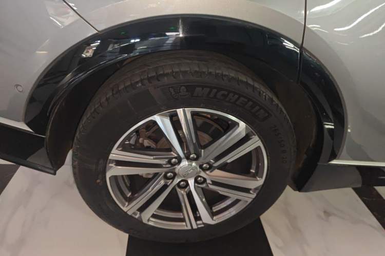 Used Cadillac LYRIQ 2022 Rear-Drive Long-Range Luxury Edition
