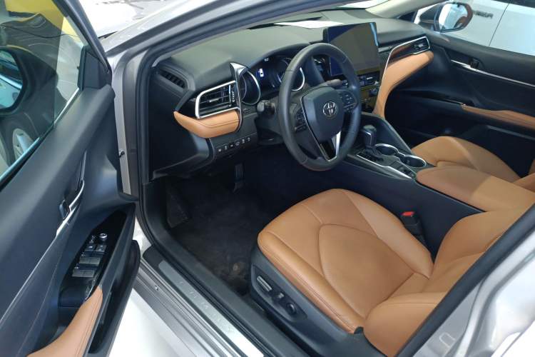 Used Toyota Camry 2021 2.0G Luxury Edition
