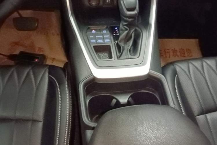 Used Toyota RAV4 2022 2.0L CVT 4x4 Fashion Edition
