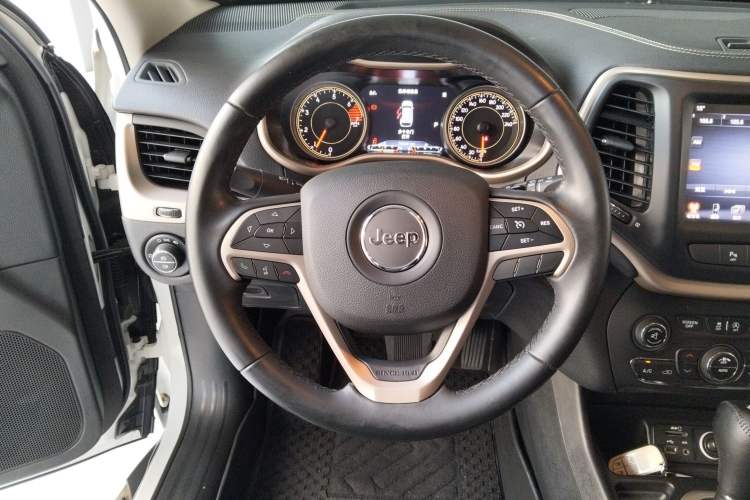 Used  Cherokee 2017 2.0L Superior Edition
