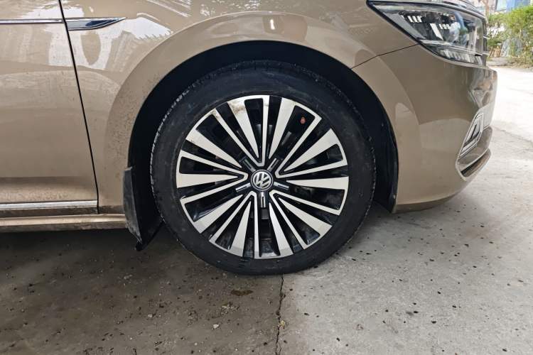 Used Volkswagen Passat 2020 330TSI Luxury Edition China VI
