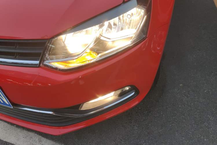 Used Volkswagen Polo 2016 1.6L Automatic Comfort Model
