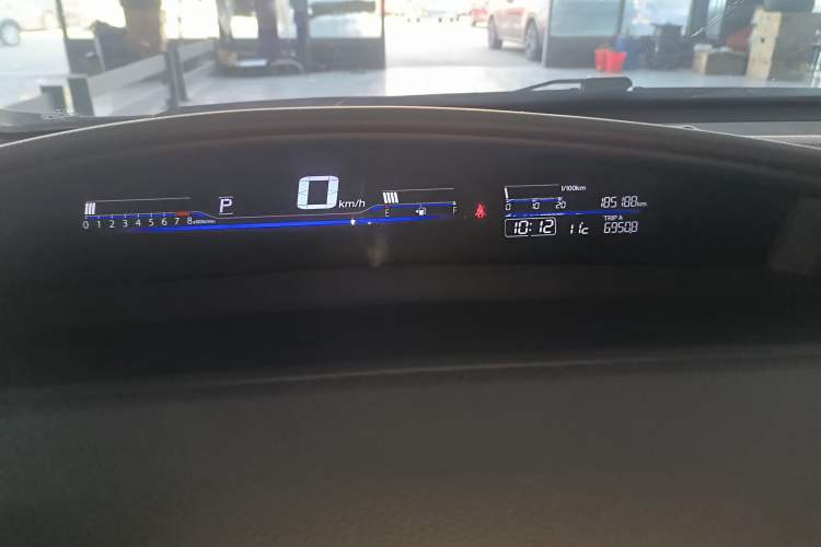 Used Honda Jade 2013 1.8L automatic Comfort version 5 seats
