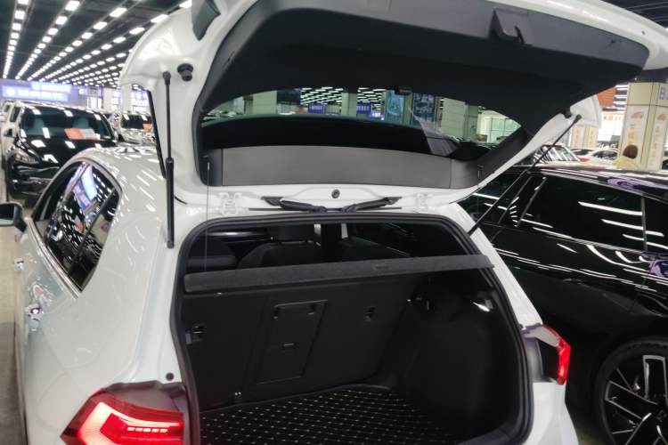 Used Volkswagen Golf 2023 Facelift 280TSI DSG R-Line Lite
