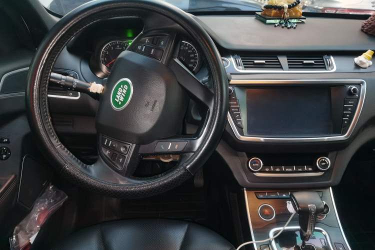 Used Land X7 2015 2.0T Panoramic Prestige Edition
