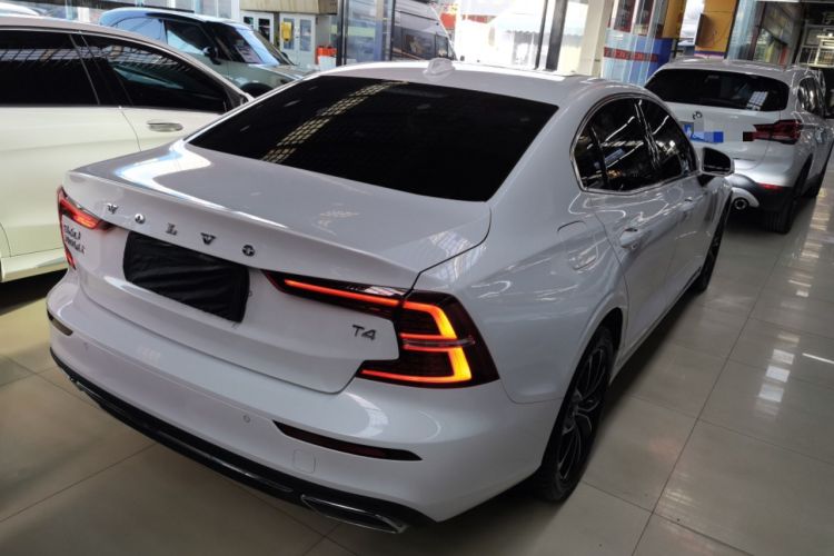 Used Volvo S60 2021 T4 Zhiyi Luxury Edition
