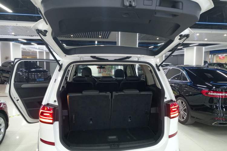 Used Volkswagen Touran 2018 Volkswagen Touran L 280TSI DSG Boundary Edition 7 Seats China VI Standard
