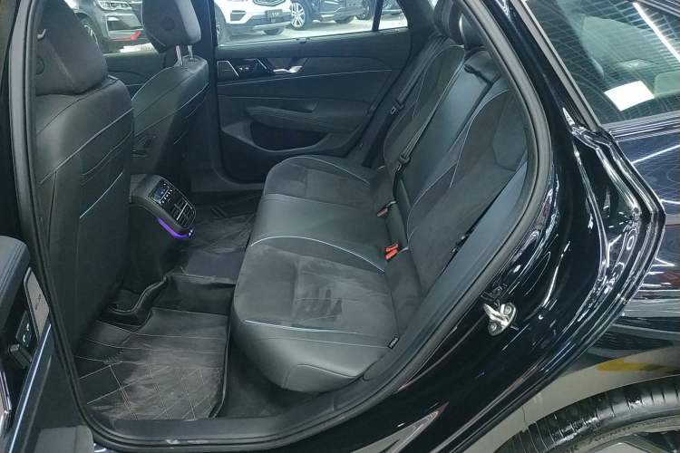 Used Volkswagen Passat 2025 Pro 380TSI Starry Dragon Luxury Edition
