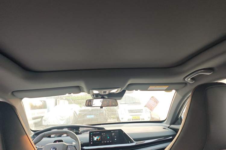 Used Changan UNI-V 2024 1.5T Prestige Edition
