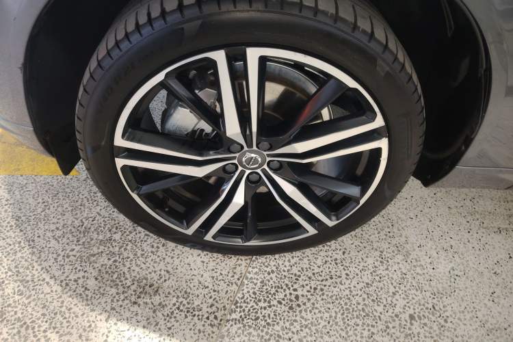 Used Volvo XC60 New Energy 2019 T8 E-Drive Hybrid Intelligent Luxury Sport Edition China V Standard
