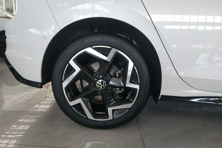 Used Volkswagen Golf 2025 300TSI R-Line
