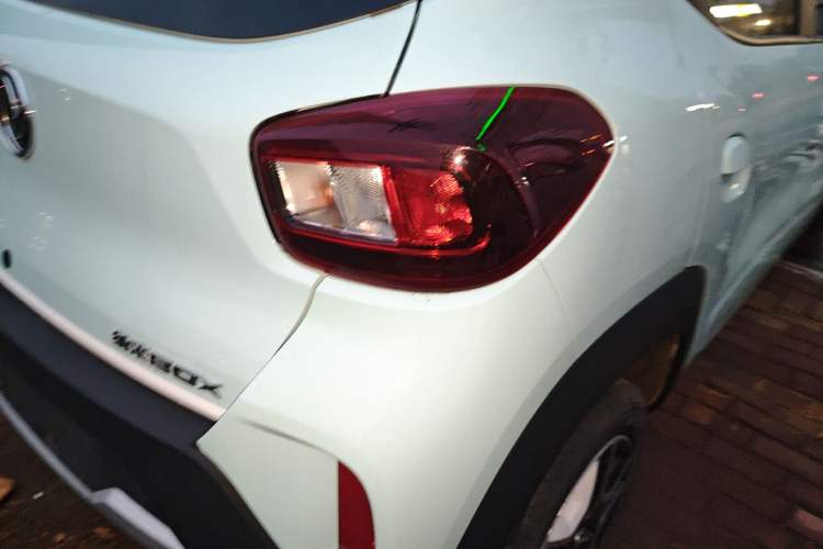 Used Dongfeng NAMMI BOX 2022 Revised Light Wind Edition 201 km Standard Version
