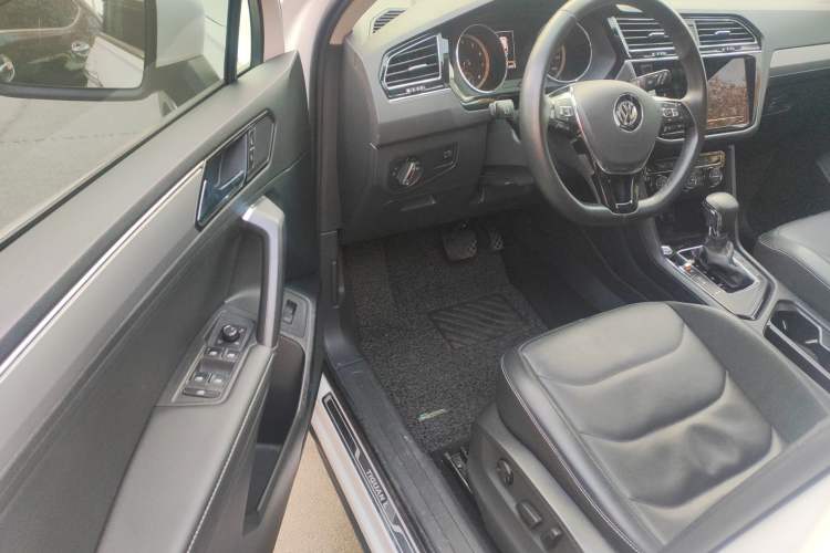Used Volkswagen Tiguan L 2020 330TSI Automatic Two-Wheel Drive Smart Luxury Edition China VI Standard
