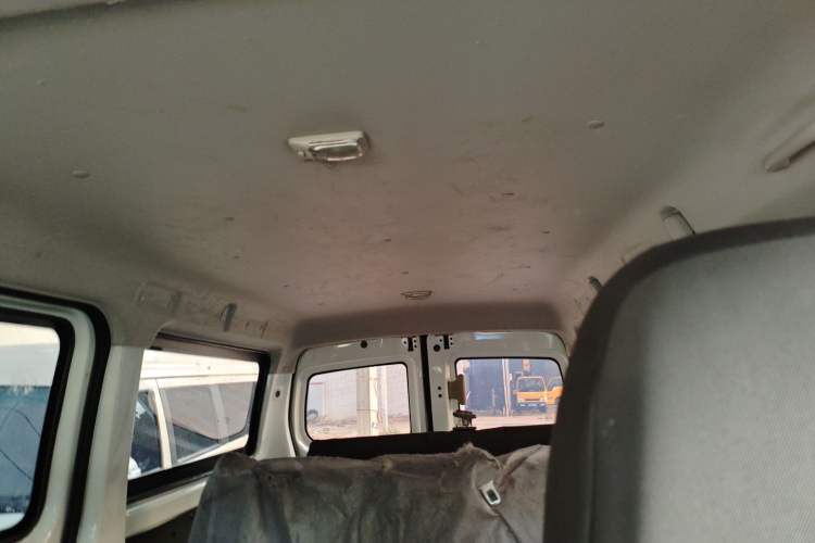 Used Chana Ruixing EM80 2025 Passenger Version Comfort Model 6 Seats 300 km Liftback Door