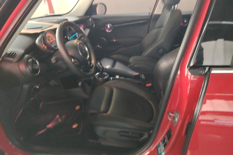 Used  MINI 2019 1.5T COOPER Artist Five-Door Edition
