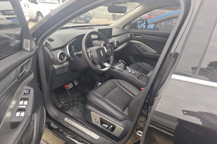 Used Wey VV6 2018 2.0T Two-Wheel-Drive Ultra-Luxury Version China V Standard