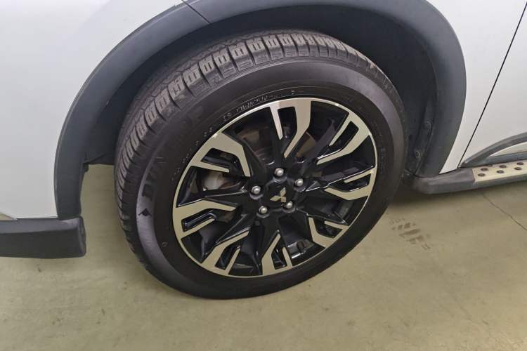 Used Mitsubishi Outlander 2019 2.0L Two-Wheel Drive Comfort Edition 7-Seater China VI Standard
