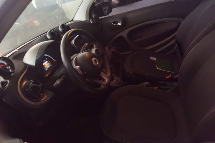 Used  fortwo 2017 1.0L 52kW New Sound Special Edition China V Emission Standard
