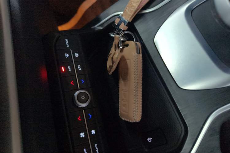 Used Wey VV6 2018 2.0T Four-Wheel Drive Flagship Version China V Standard
