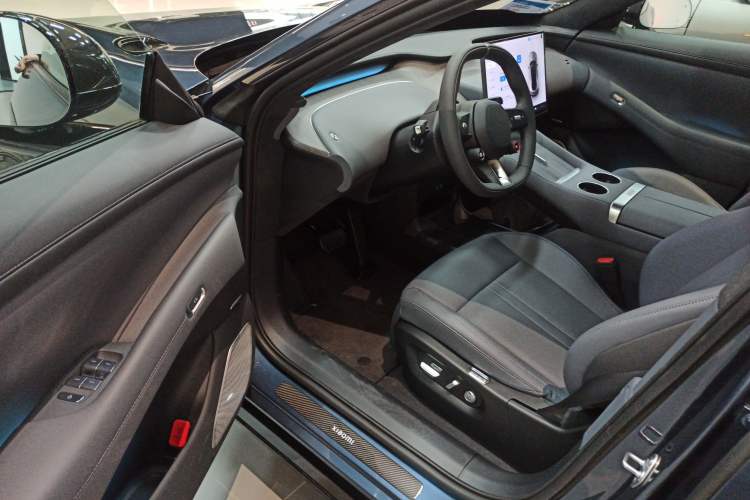 Used  YU7 2025 Ultra-Long Range High-Performance All-Wheel-Drive Max Edition
