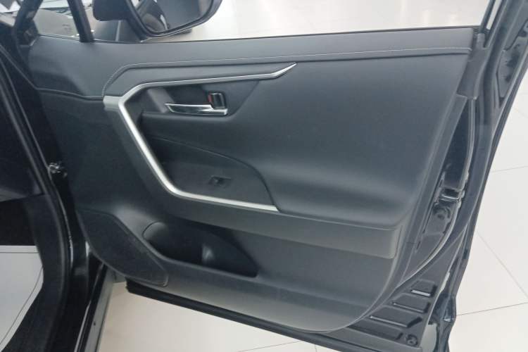 Used Toyota RAV4 2023 2.0L CVT Two-Wheel Drive Fashion Plus Edition
