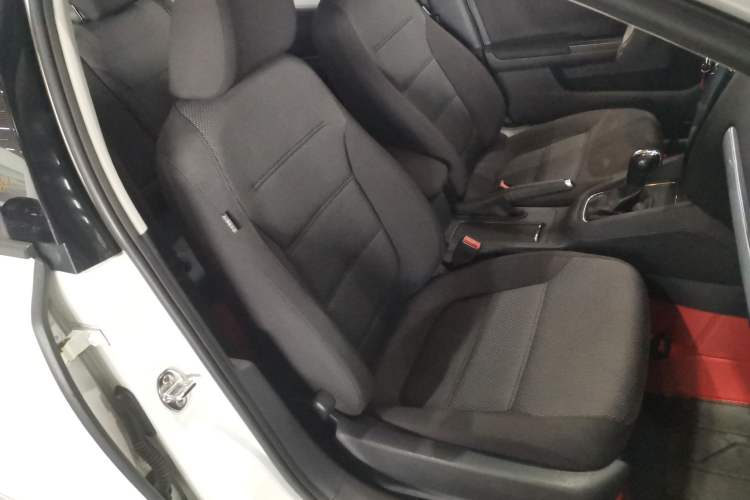 Used Volkswagen Sagitar 2015 1.6L Automatic Fashion Model
