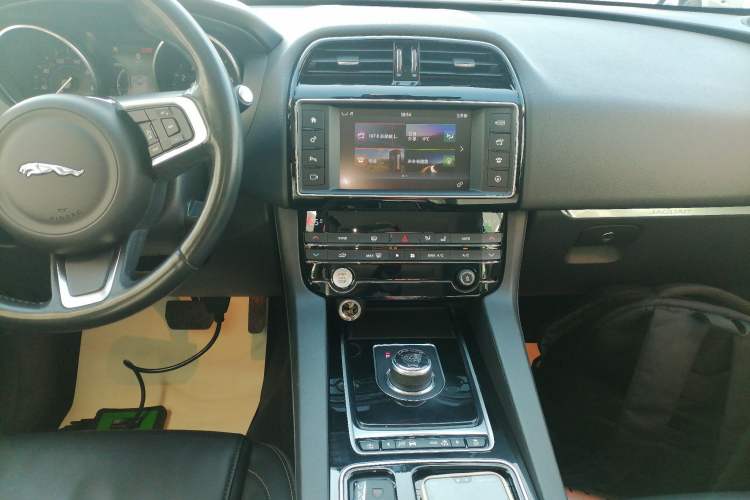 Used Jaguar F-PACE 2018 2.0T Four-Wheel Drive Urban Luxury Edition