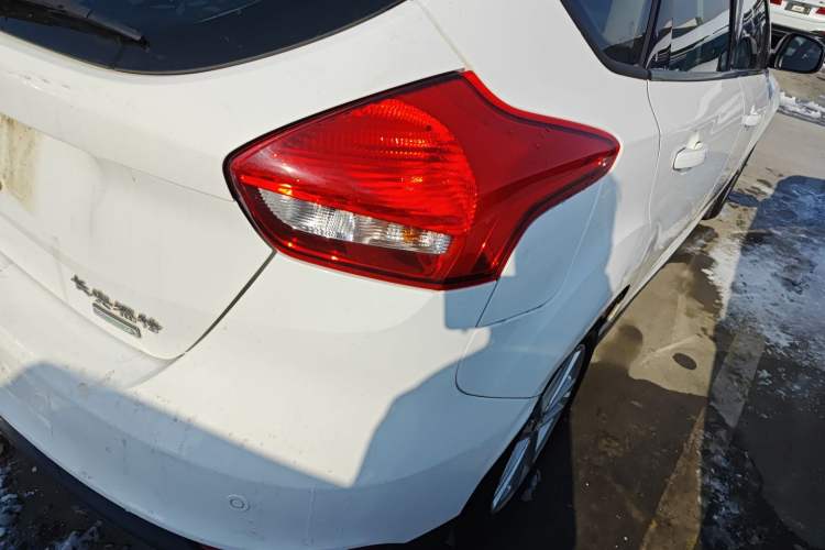 Used Ford Focus 2015 Hatchback EcoBoost 125 Automatic Supreme Style Edition
