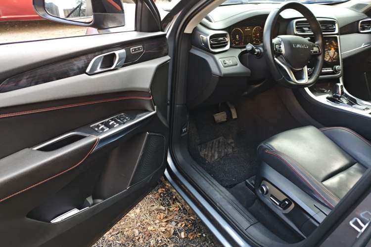 Used Lynk & Co 01 2019 2.0T Two-Wheel Drive Zhaopu Version China VI Standard
