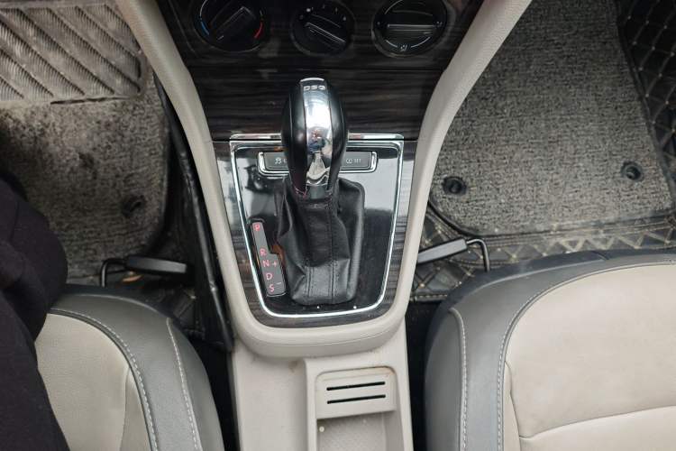 Used Volkswagen Gran Lavida 2013 1.4 TSI Automatic Comfort Model
