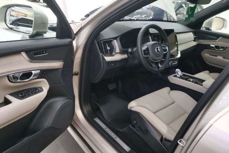 Used Volvo XC90 2025 Facelifted B6 Zhiyuan Luxury Version with 6 Seats
