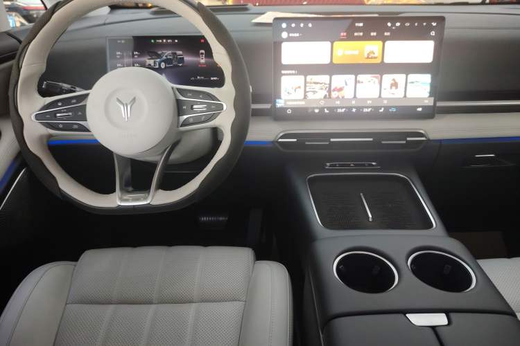 Used VOYAH Dream 2025 PHEV Four-Wheel-Drive Flagship Version – Qiankun Edition