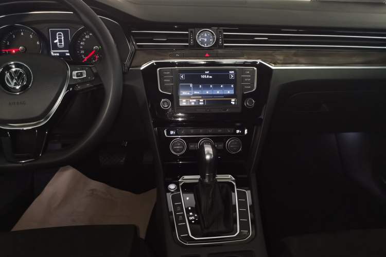 Used Volkswagen Magotan 2017 330TSI DSG Luxury Model