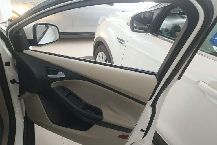 Used Ford Focus 2017 Sedan 1.6L Automatic Comfort Plus SmartDrive Edition