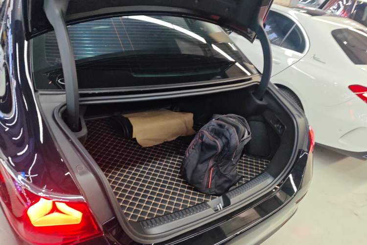 Used Mercedes-Benz E-Class 2025 E 260 L
