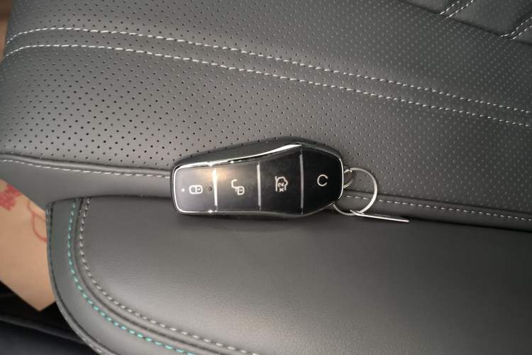 Used BYD Song L DM-i 2025 Intelligent Driving Version 160 km Beyond-Range Type
